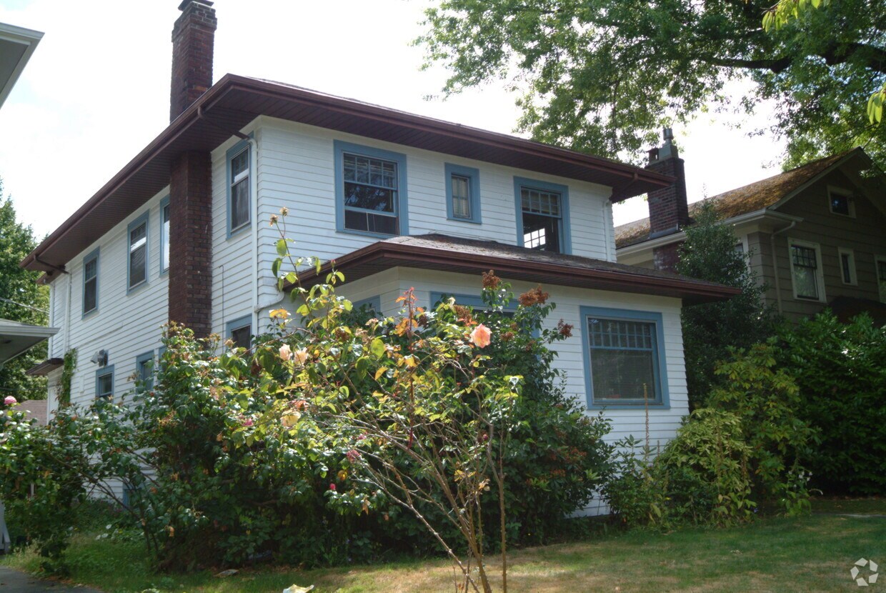 Building Photo - 4722 16th Ave NE