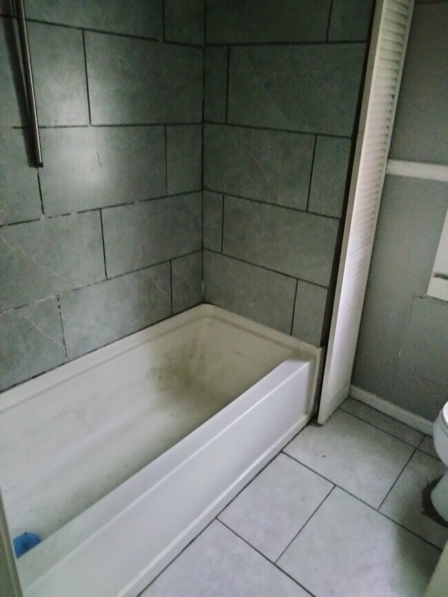 Foto del edificio - 2720 Spring Dr