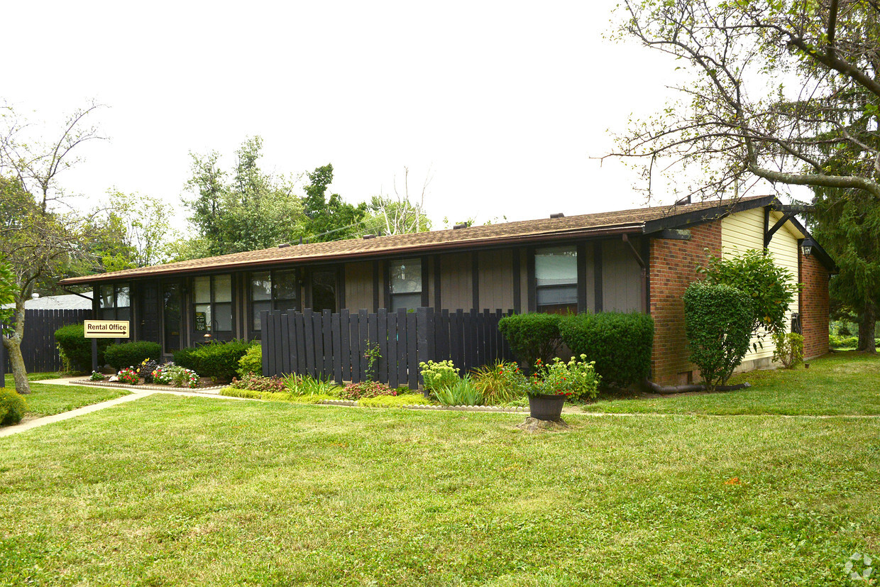 Primary Photo - Amhurst Apartments