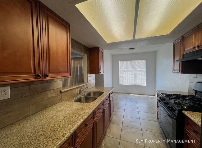 Building Photo - 4561 Carriage Park Dr