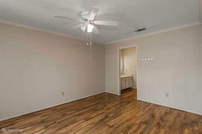 Building Photo - 3636 Greenacres Blvd