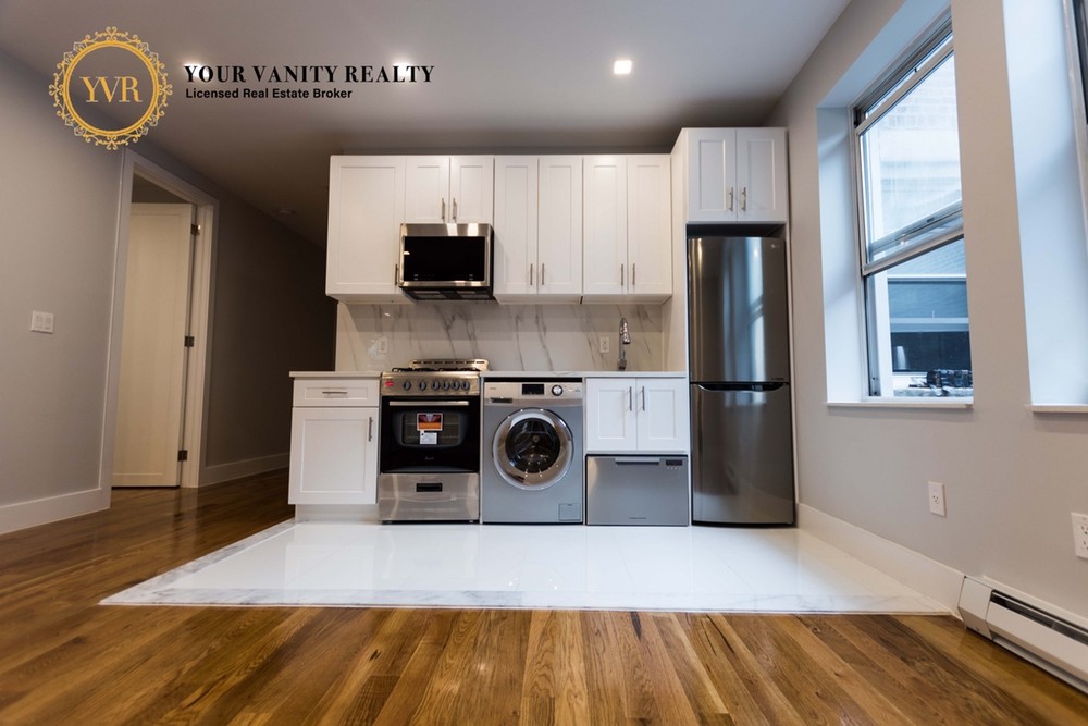 Primary Photo - 210 W 107th St