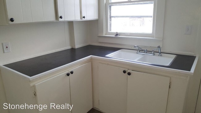 Building Photo - 2 br, 1 bath House - 916 Clay