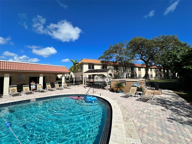 Foto del edificio - 12 NE 19th Ct