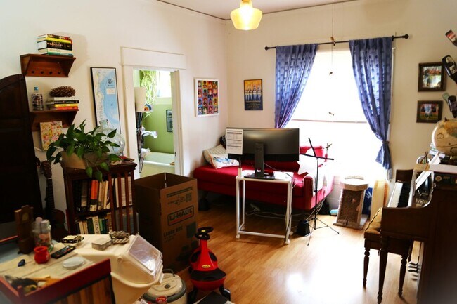 Foto del edificio - Super Cute 5 bed/3 bath August 1st Move in