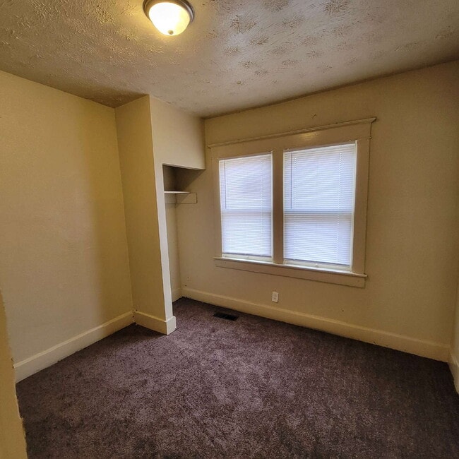 Building Photo - West Indy 3BR House ready to LEASE!