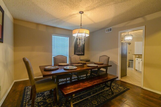 Foto del edificio - 4812 Hollow Ridge Rd