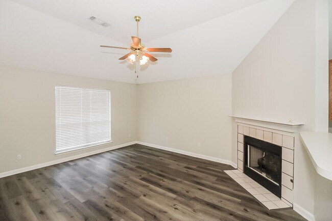 Foto del edificio - 4514 Lunsford Dr