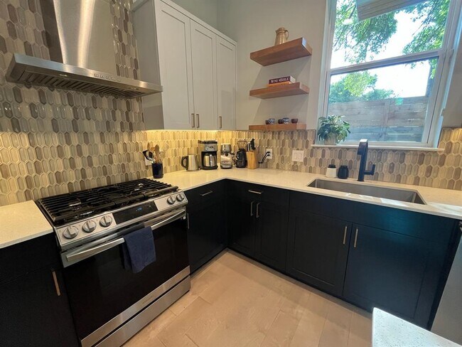 Foto del edificio - 3507 Oak Springs Dr