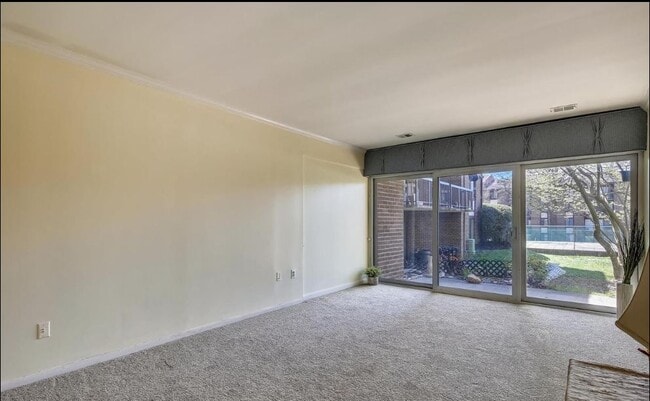 Building Photo - 9715 Kings Crown Ct