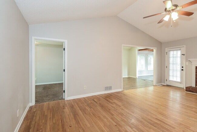 Foto del edificio - 3604 Spring Leaf Ln