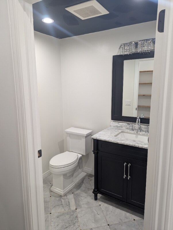 Foto del edificio - 3115 Hollycrest Dr