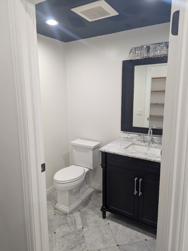 Building Photo - 3115 Hollycrest Dr