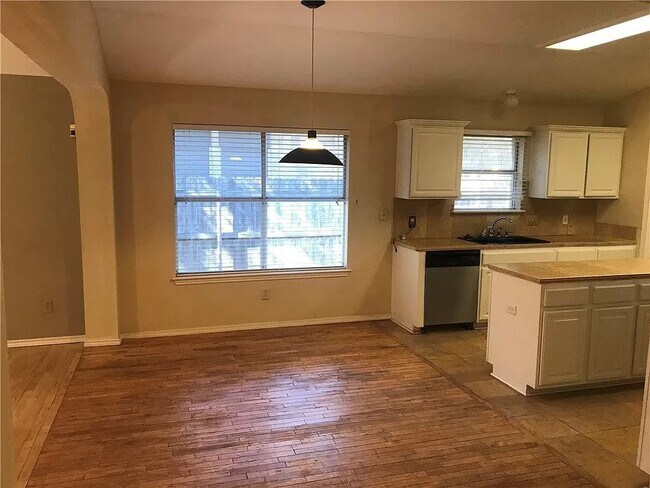 Building Photo - 1204 Machado Rd