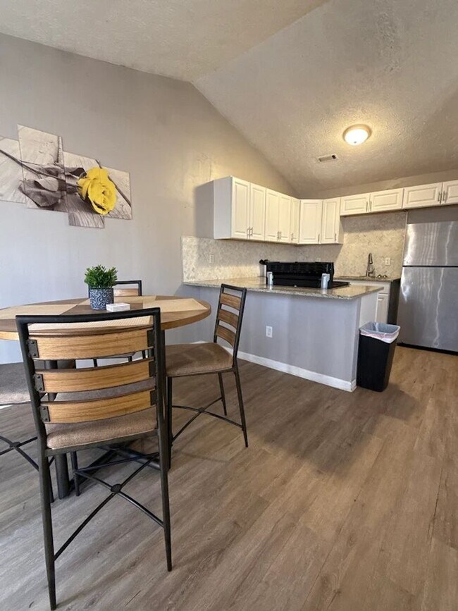 Foto del edificio - 5418-5420 Glen Haven Dr