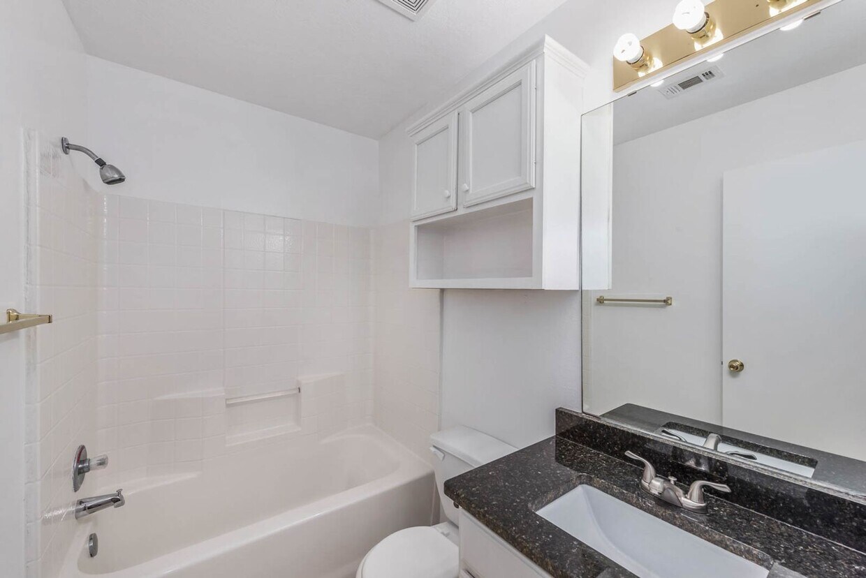 Foto principal - Gorgeous 3 Bed, 2 Bath in Edelweiss Estates!