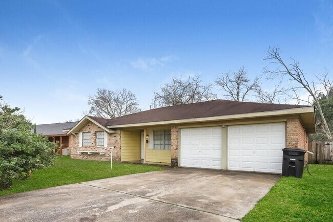 Building Photo - 5751 Oakham St