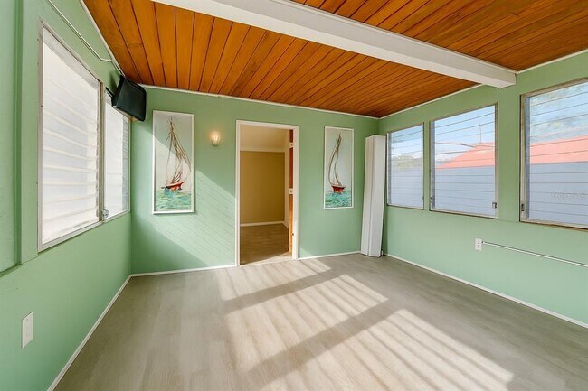 Foto del edificio - 553 72nd Ave