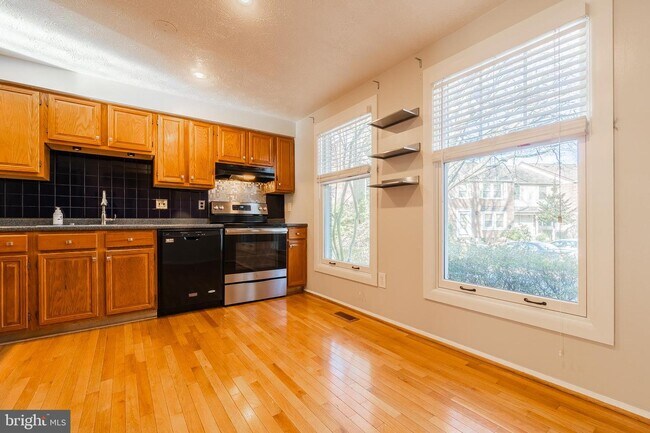 Foto del edificio - 2911 Montauk Ct