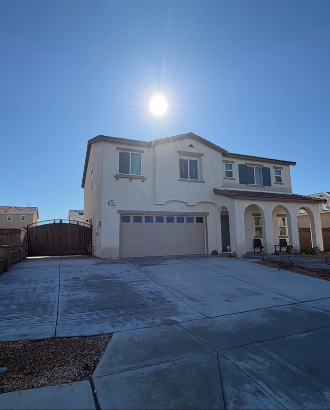 Building Photo - New Victorville 5 Bedroom + 3 Bathroom!