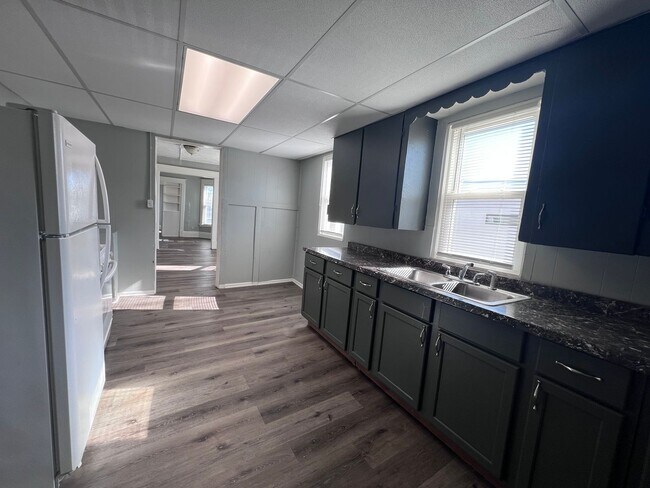 Foto del edificio - Bright Upper Two Bedroom Unit! Recently Remodeled!