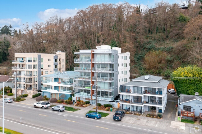 Building Photo - 1350 Alki SW