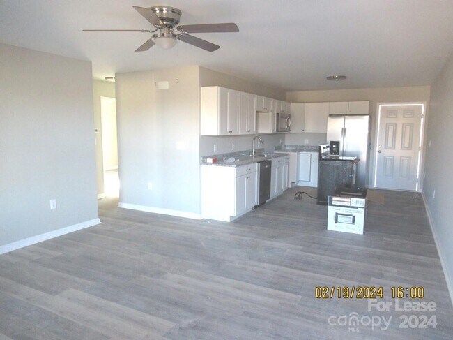 Foto del edificio - 403 Brook Iii School Rd