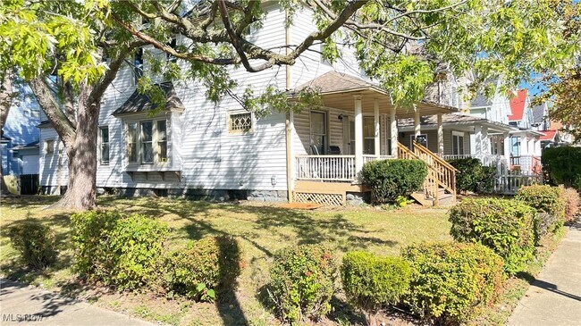 Foto del edificio - 4322 Bush Ave