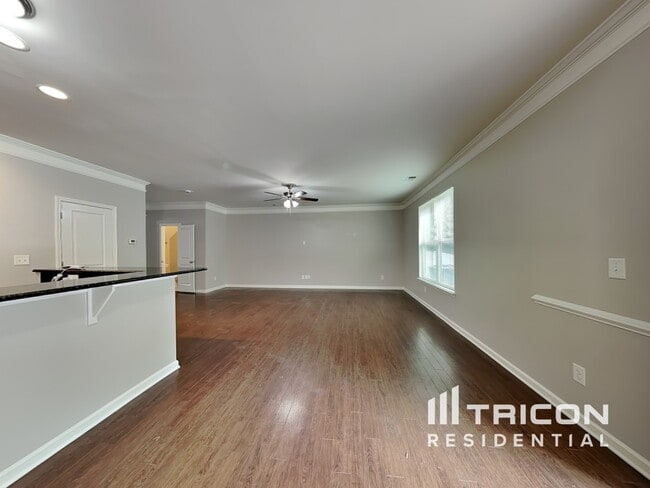 Foto del edificio - 456 Elaine Pl NW