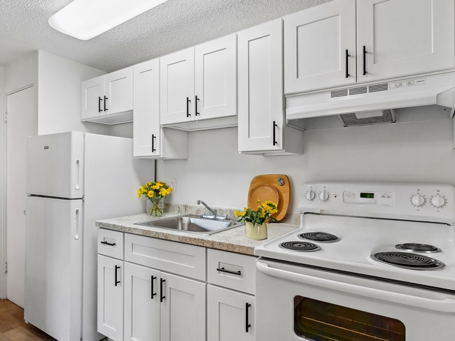 Building Photo - Rainier Gardens Apartments