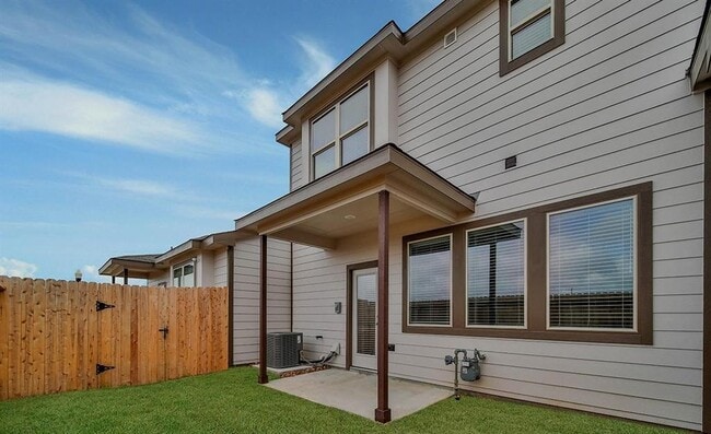 Building Photo - 7115 Fannin St