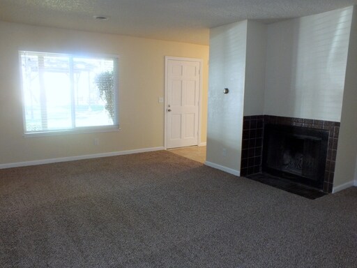 Building Photo - 463 Maple St