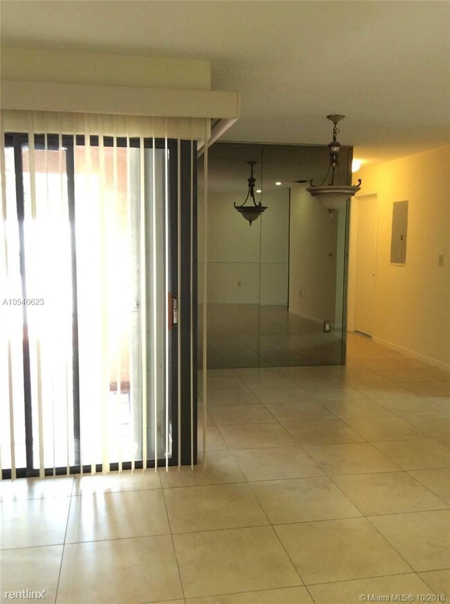 Foto del edificio - 3 br, 2 bath  - 11820 SW 80th St Apt 320