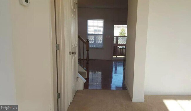 Building Photo - 622 Snowberry Way