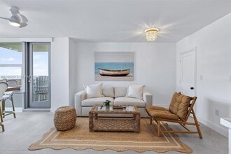 Building Photo - 2899 Collins Ave