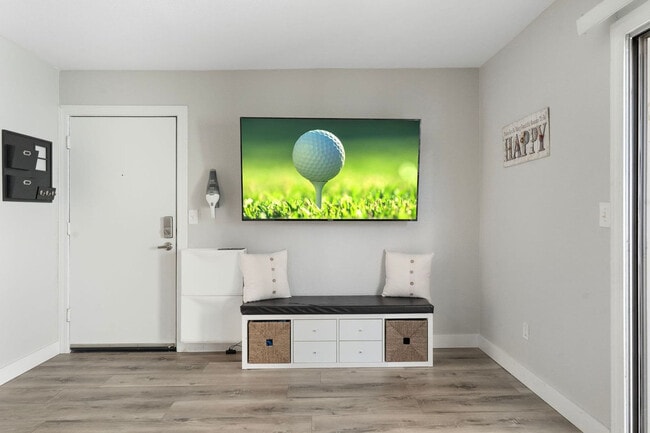 Building Photo - 740 W Elm St