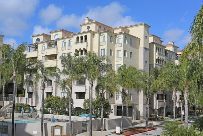 Building - La Jolla Crossroads Apartments