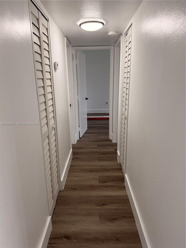 Foto del edificio - 840 NW 87th Ave