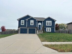 Building Photo - 612 Fall Creek Dr