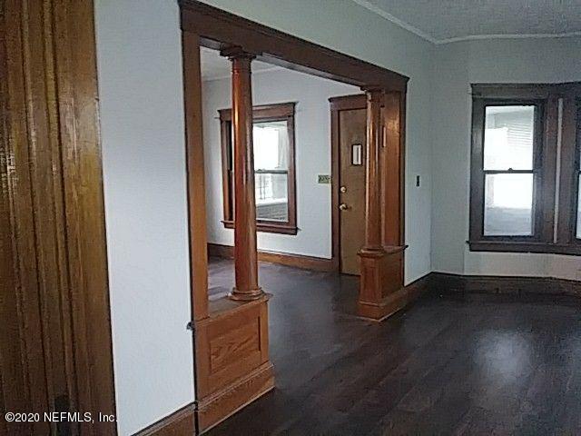 Building Photo - 2854 E 128th St