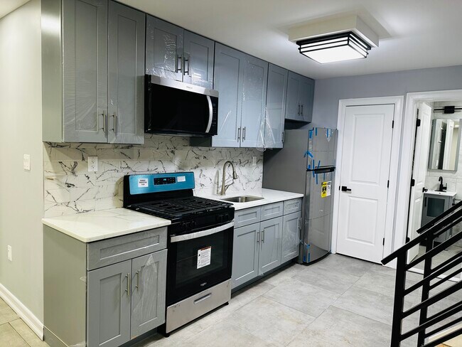 Kitchen - 80 Sunnyside Ave