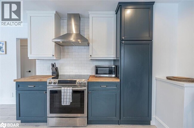 Building Photo - 54 Sophia St E