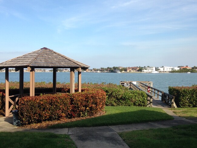 Fishing docks - 6219 Palma Del Mar Blvd S