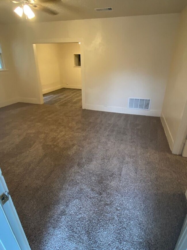 Foto del edificio - 2 BEDROOM 1 BATHROOM HOUSE WITH OFFICE