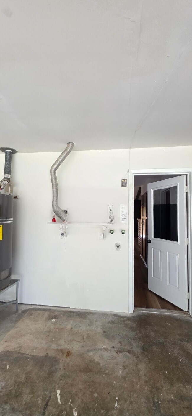 Foto del edificio - 8443 Gulfwood Ln