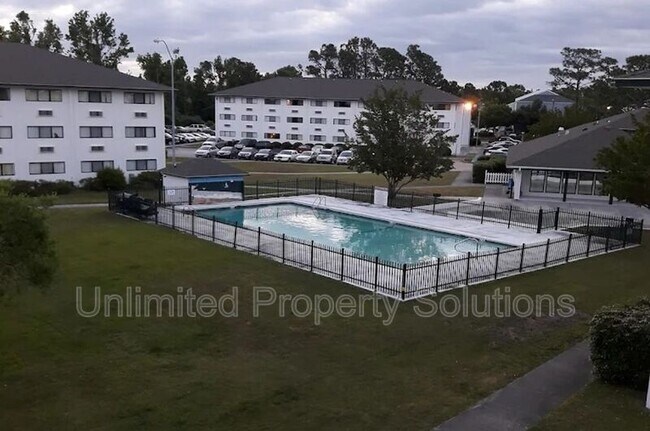 Foto del edificio - 454 Racine Dr