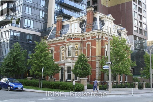 Building Photo - 28 Linden St