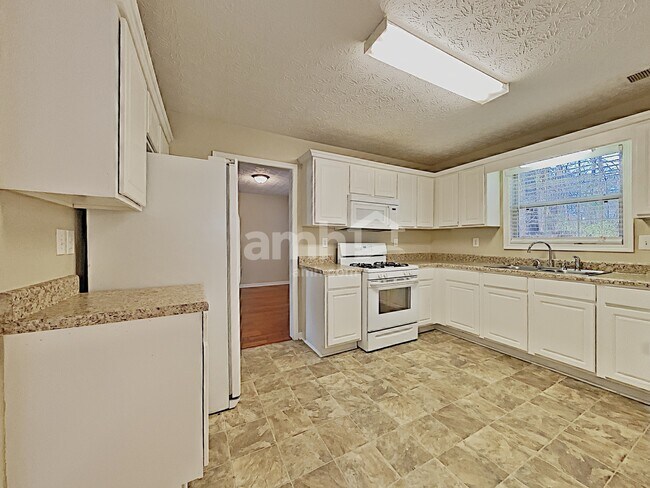 Foto del edificio - 312 Yarbrough Ct
