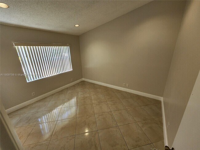 Foto del edificio - 1562 Springside Dr