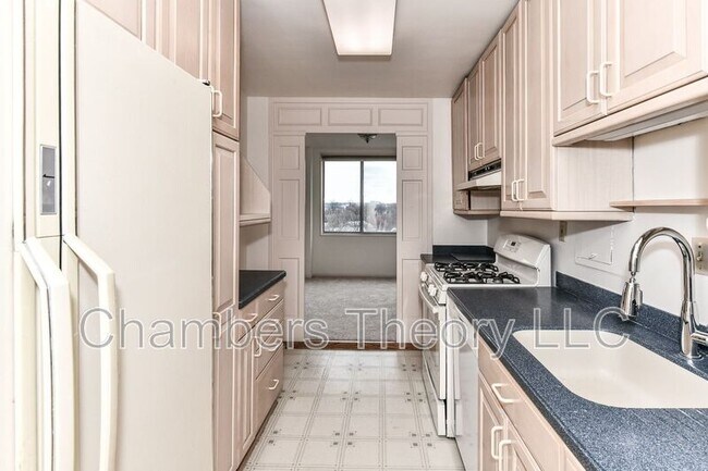 Foto del edificio - 6621 Wakefield Dr